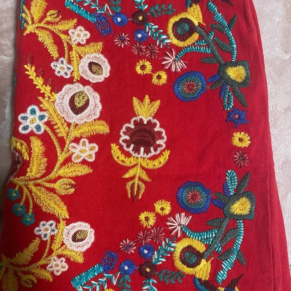 Boutique red embroidered floral skirt - Picture 6 of 8